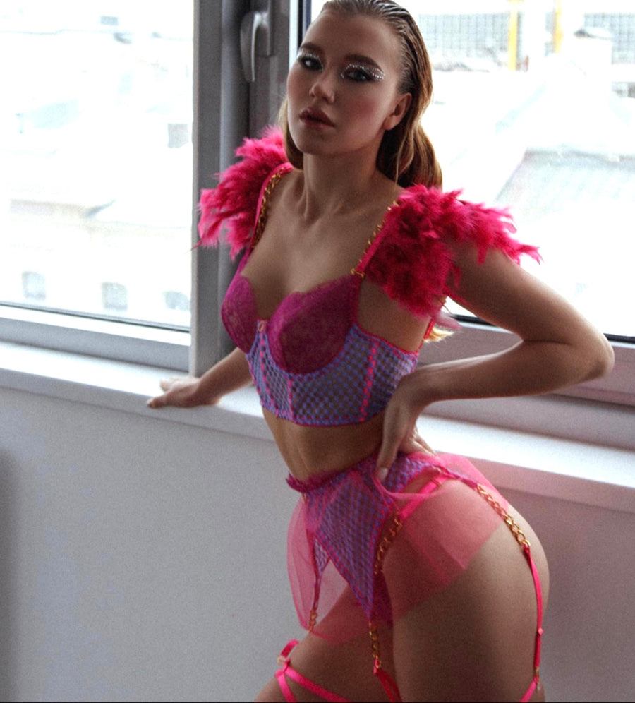 Sexy lingerie set with pink feathers and adjustable leg straps