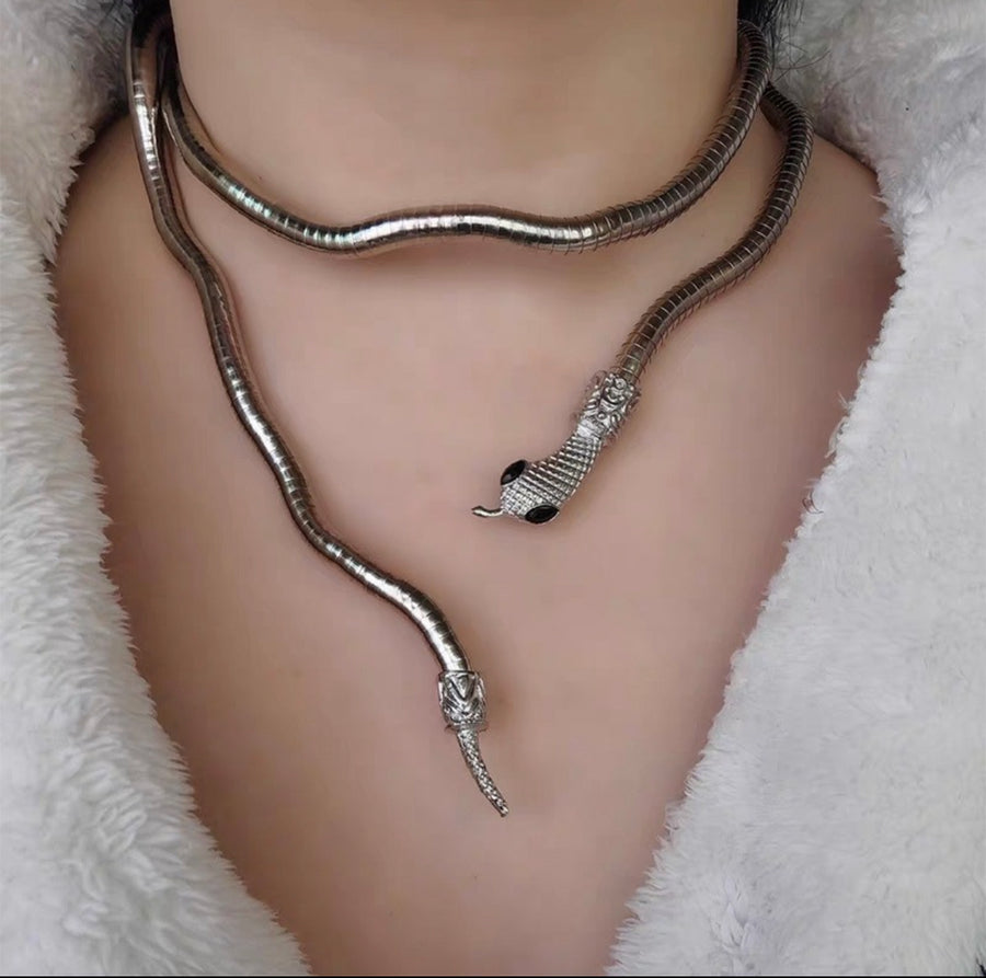 Snake shape necklace that can make you look like a sexy doll
